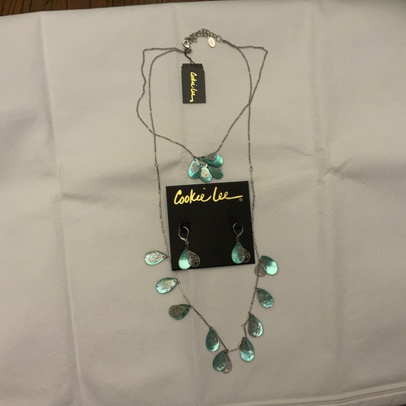 Cookie Lee Jewelry - S9/ NWT 19” Cookie Lee Necklace & Earring Set 9 - Double Row Green Shell